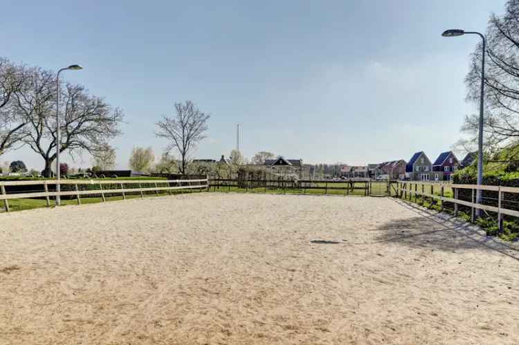 Paardenliefhebbers opgelet Huis met stallen en buitenbak