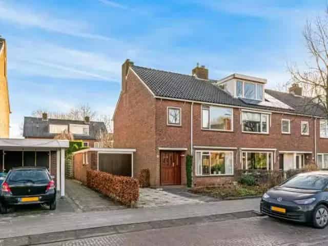 Ruime Hoekwoning met Garage in Hornmeer Aalsmeer