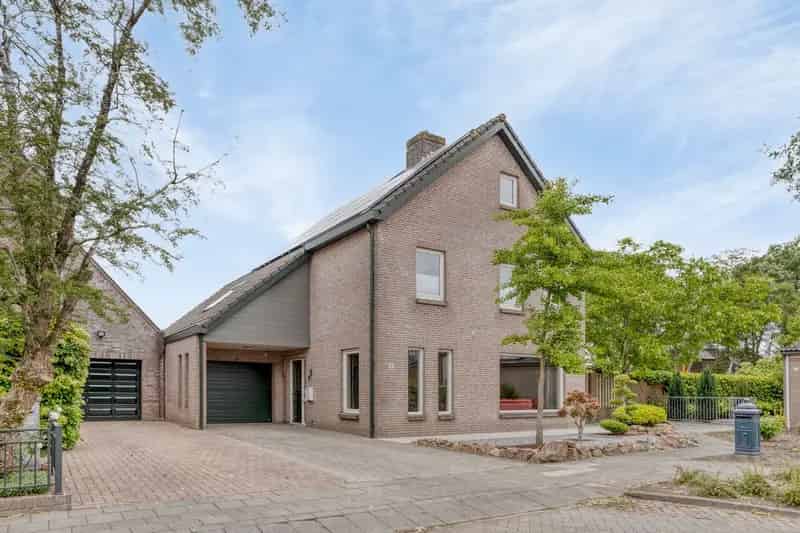 Huis te koop Achtmaal 4 slaapkamers grote tuin 26 zonnepanelen