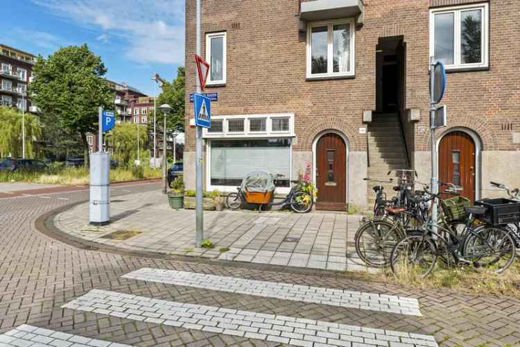 Uniek Hoekappartement met Veel Licht en Glas-in-loodramen