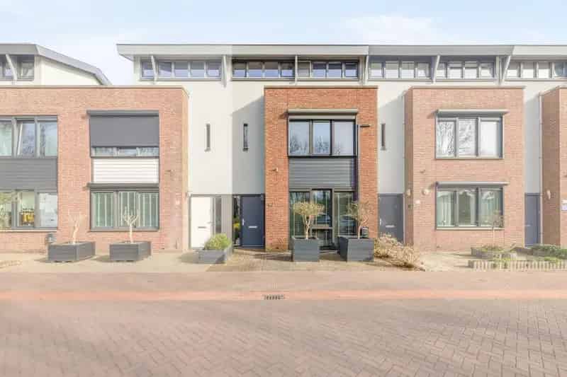 Ruime Tussenwoning 3 slaapkamers Vloerverwarming Airco Dakterras