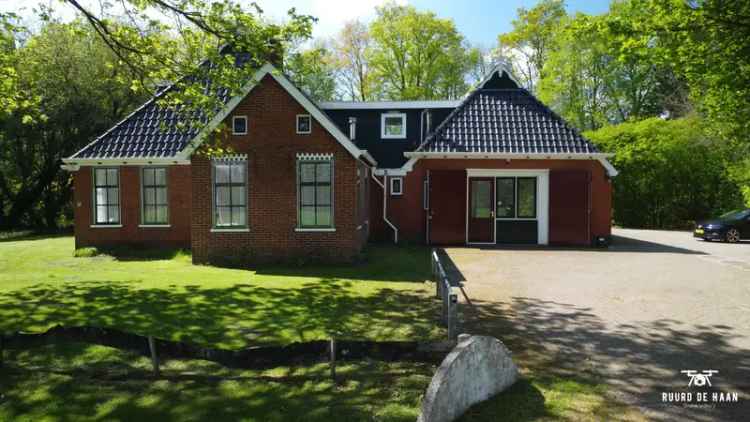 Woonboerderij met Bos en Weiland te Koop