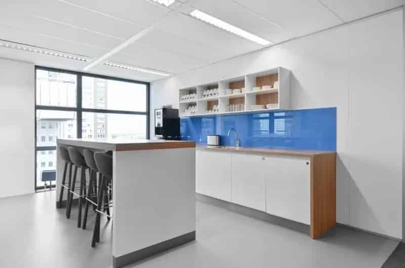 Privékantoor 1-2 Personen 8m² plus 50m² gedeelde ruimte