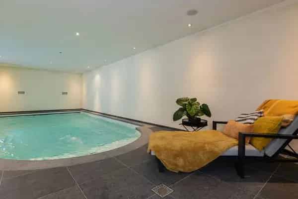 Luxe villa Sliedrecht 6 slaapkamers wellness garage rivier