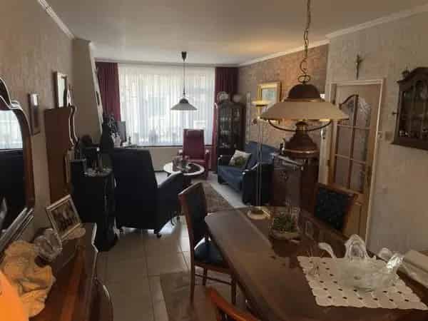 Tussenwoning Rothem: 2 slaapkamers, keuken 2018, terras, nabij A2 A79