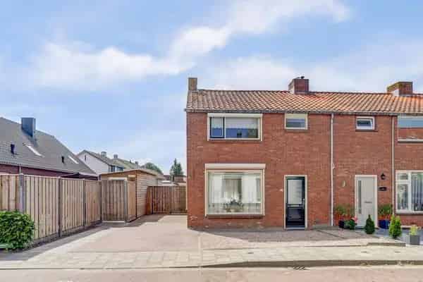 Ruime Hoekwoning te Koop in 's-Gravenpolder - 3 slaapkamers, Sauna, Garage