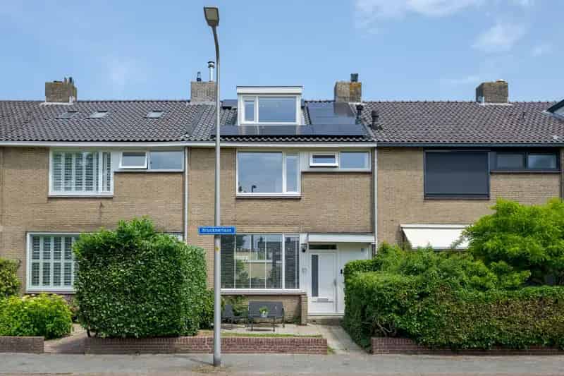 6-Kamer Eengezinswoning Voorschoten  Energiezuinig Vernieuwd