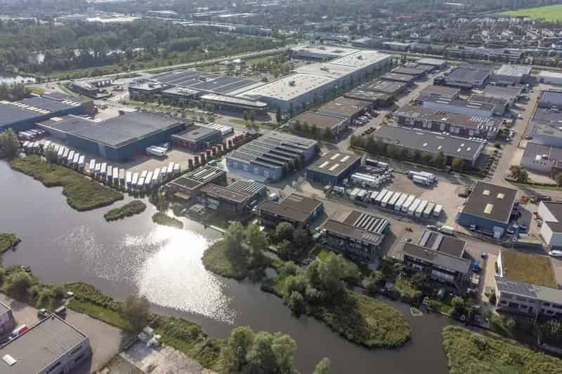 Bedrijfshal met Woning Wormerveer 190m2 Kantoor 140m2