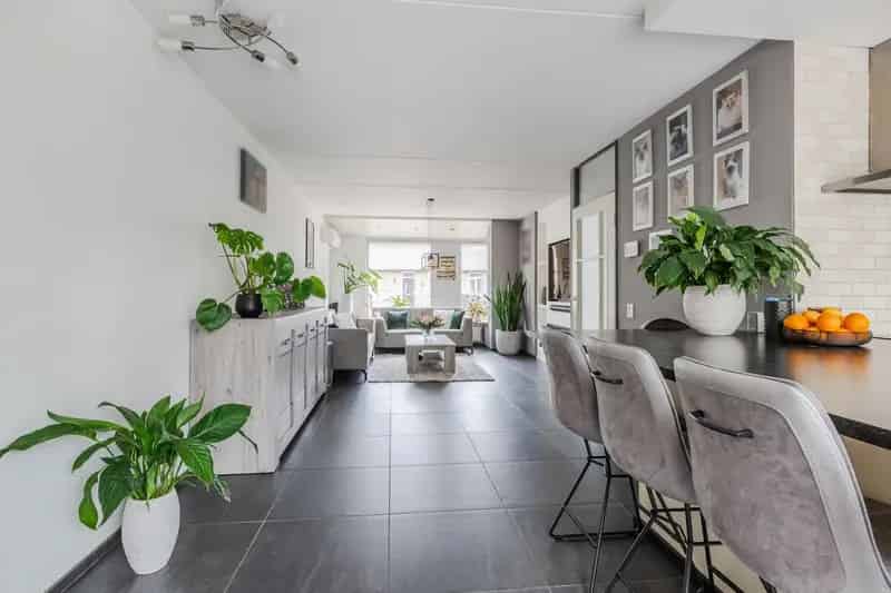 Luxe Tussenwoning Dongen 4 slaapkamers Serre Tuin Zonnepanelen