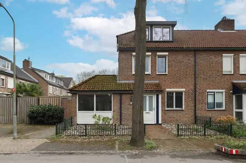 Ruime Hoekwoning te Beuningen met 4 of 5 slaapkamers