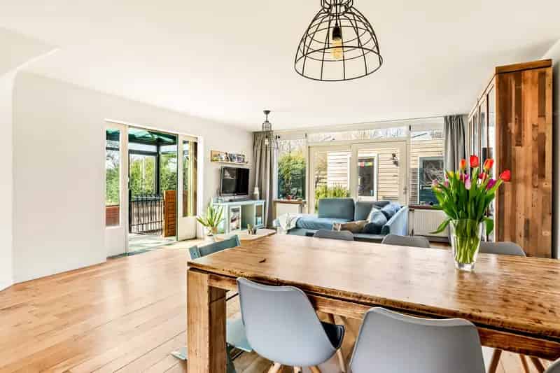 Huis te koop Velserbroek: 4 slaapkamers, grote tuin, uniek uitzicht