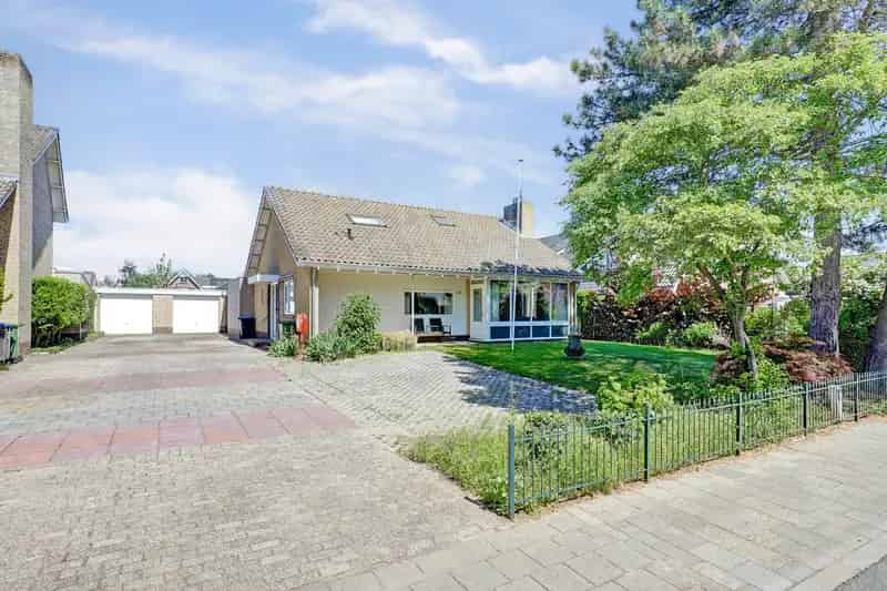 Semi-bungalow Lent 934m2 Perceel Ruime Tuin Garage Slaapvleugel begane grond