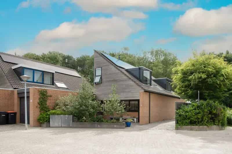 Semibungalow Hoorn:  Levensloopbestendig Wonen met 3 slaapkamers en 2 badkamers