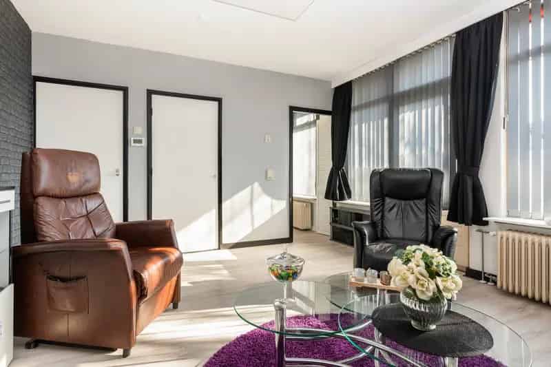 Appartement te koop Apeldoorn Debussylaan: 3-kamer appartement met patiotuin