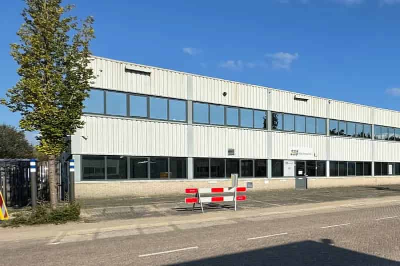 Bedrijfshal Weesp te Huur 1375m2 Magazijn Kantoren A+++++