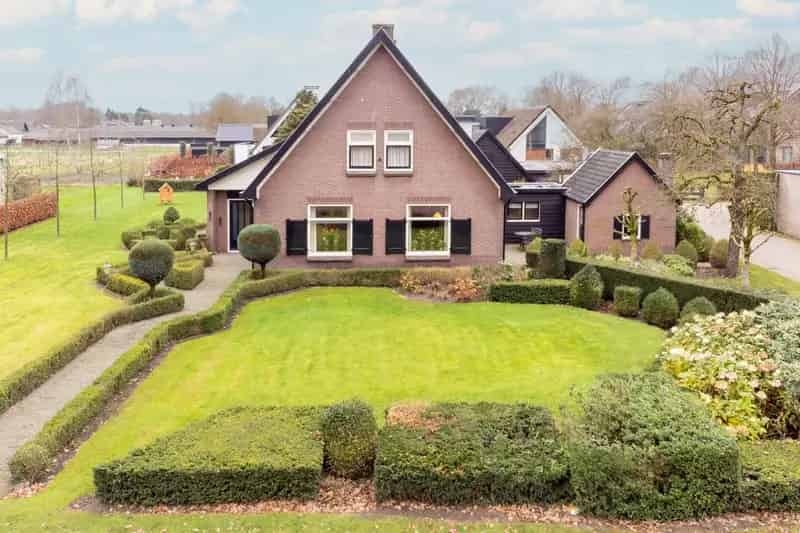 Huis te koop Uddel Ruime woning grote tuin