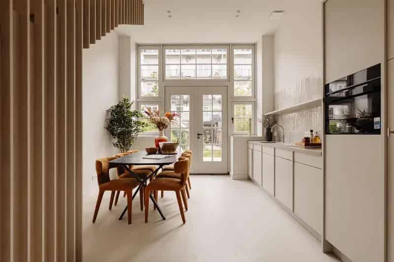 Amsterdam appartement te koop: Ruim familiehuis met tuin