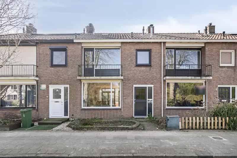 Moderne Tussenwoning Rugge Nabij Scholen en Winkels