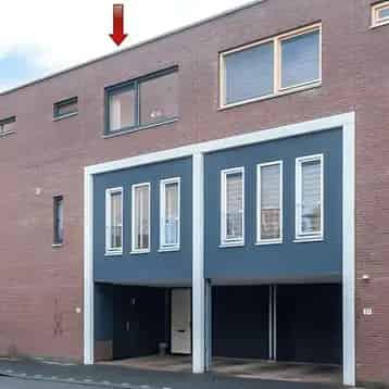 Ruime eengezinswoning 4 slaapkamers tuin balkon carport