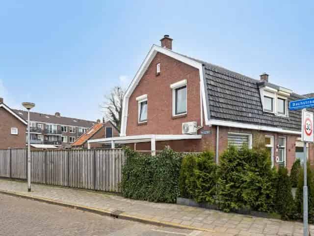 Royale Tweekapper met Garage, Jacuzzi en 4 Slaapkamers