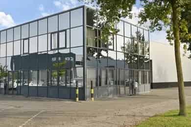 638m2 Bedrijfsruimte te koop Halsteren - Modern pand met kantoor