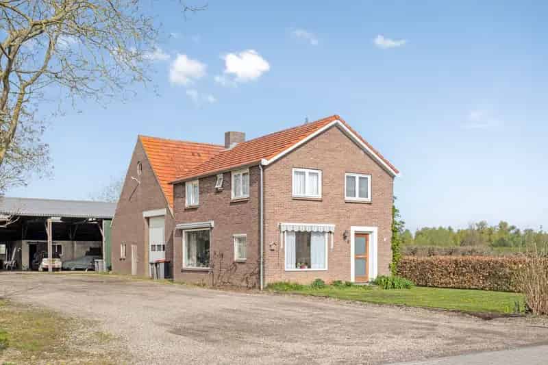 Landelijk Wonen in Vrijstaande Boerderij Dreumel