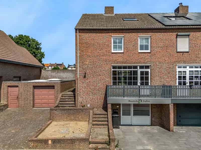 Ruime 2-onder-1-kapwoning Landgraaf 4-5 slaapkamers Grote Tuin