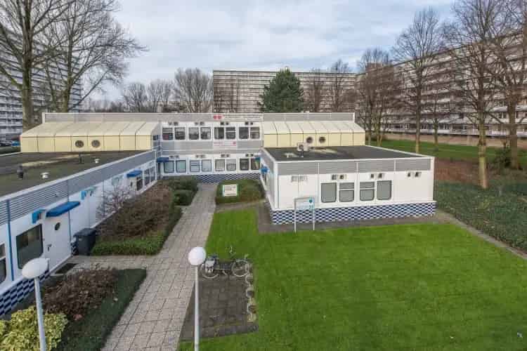 Kantoorruimte Rotterdam Ommoord Nabij NS Station Metro