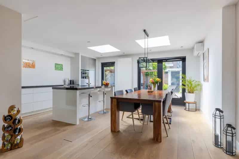 Moderne Hoekwoning met Studio Huizen