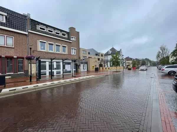 Unieke woning met 2 adressen 5 slaapkamers zwembad en winkelruimte