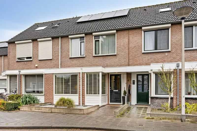 Royaal Woonhuis met Garage 4 Slaapkamers 8 Zonnepanelen Energielabel A
