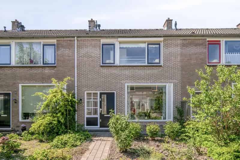 Tussenwoning Kruiningen 4 slaapkamers 8 zonnepanelen Energielabel B