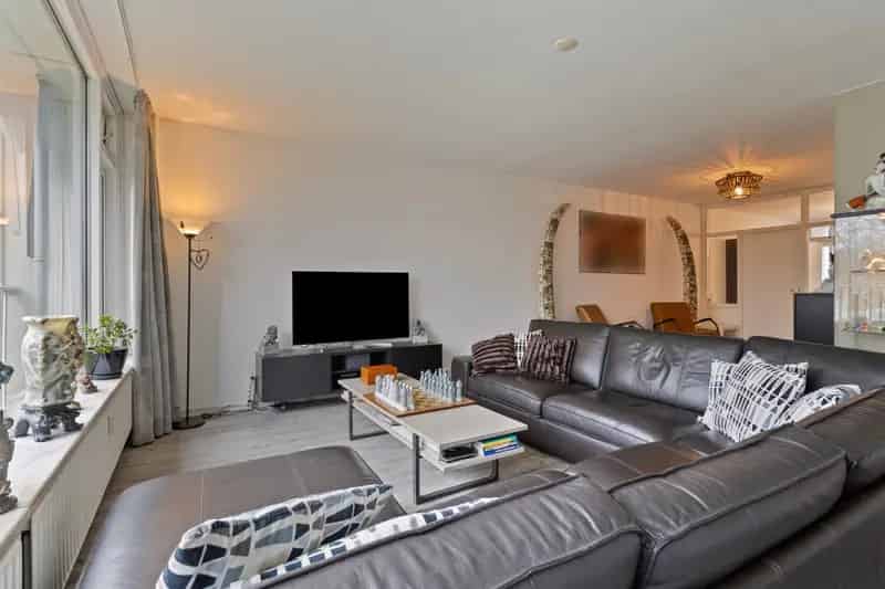 Ruim 5-kamer appartement te koop in Essensteijn Voorburg