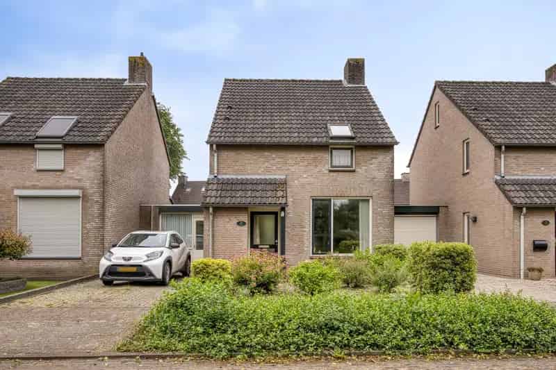 Huis te koop Geffen: Ruime gezinswoning met inpandige garage en parkzicht