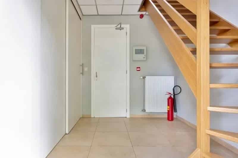 Vrijstaand Bedrijfspand met Woning te Koop