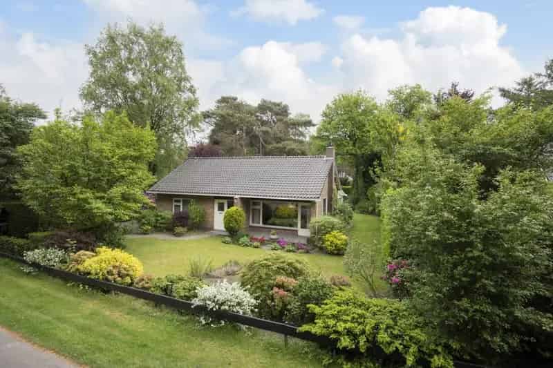 Ruime Jaren 60 Villa te Ermelo met Privacy en Tuin