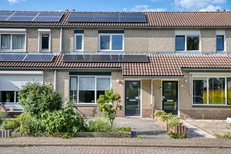 Ruime Tussenwoning Westervoort Nabij Dijk