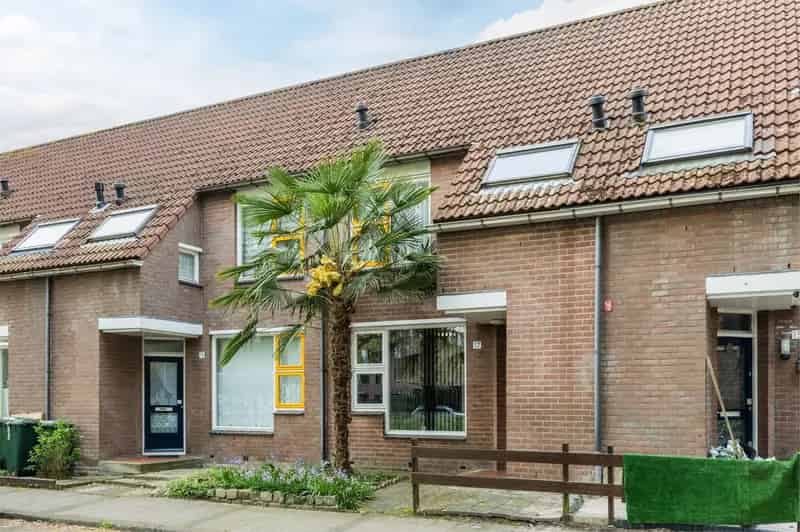 4 Slaapkamers Ruime Gezinswoning Zevenkamp Rotterdam