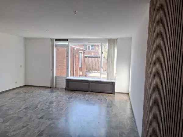 3 Slaapkamers Eengezinswoning Spijkenisse Ruime Tuin