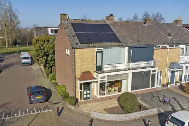 Ruime gezinswoning met 4 slaapkamers garage en tuin energielabel B