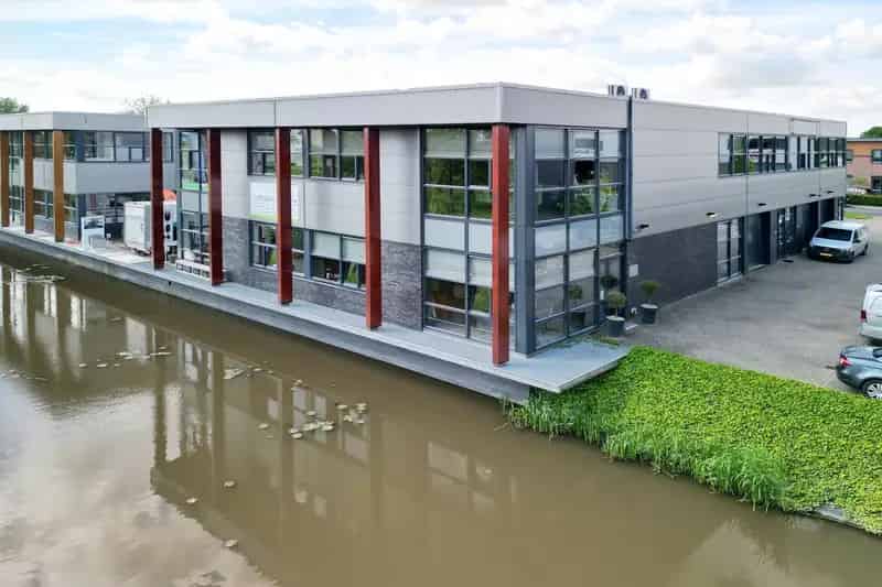 Bedrijfshal Waddinxveen Showroom 268m2 Zonnepanelen