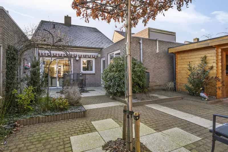 Instapklare Semi-Bungalow Hilvarenbeek Ruime Tuin Garage Zonnepanelen