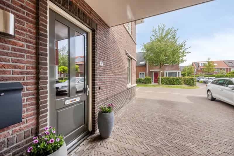 Ruime 4 Slaapkamers Twee Onder Een Kapwoning Tuin Garage Oprit