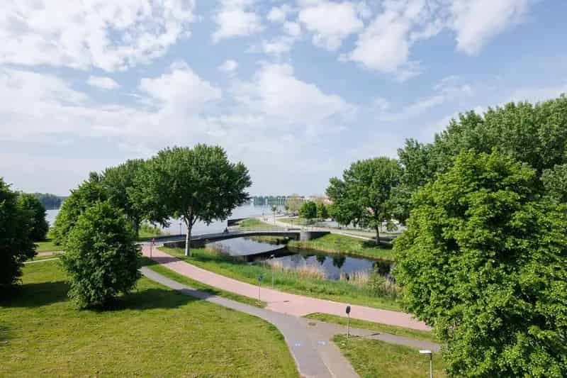 Ruim appartement Almere 3 4 kamers balkon uitzicht water