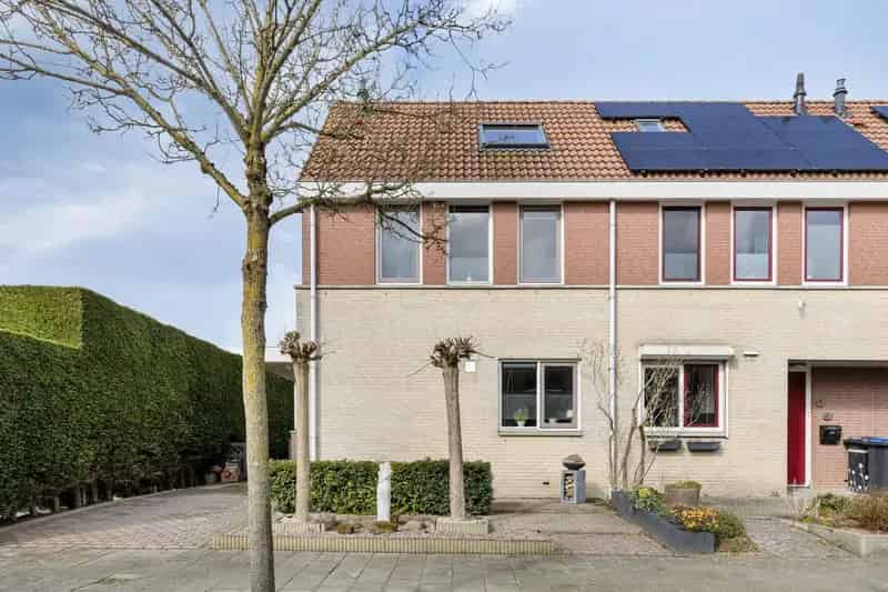 Ruime gezinswoning Bergen op Zoom vier slaapkamers serre