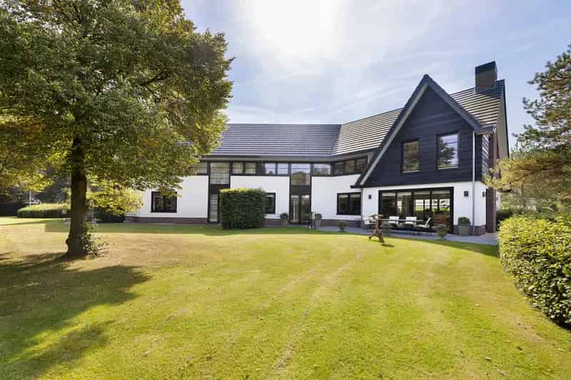 Luxe Urban Villa te Koop 348m² Parktuin Zwembad Blaricum