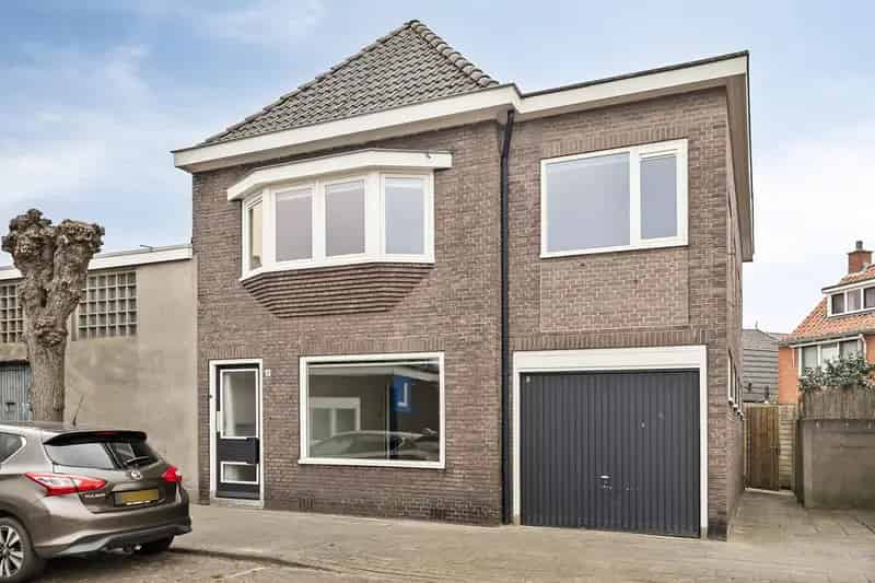 Ruime woning binnen de Singels met 3 slaapkamers en garage