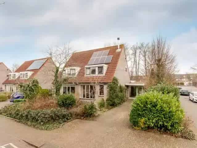 Ruime Tweekapper Oosthuizen: Luxe Wonen met Diepe Tuin en Zonnepanelen