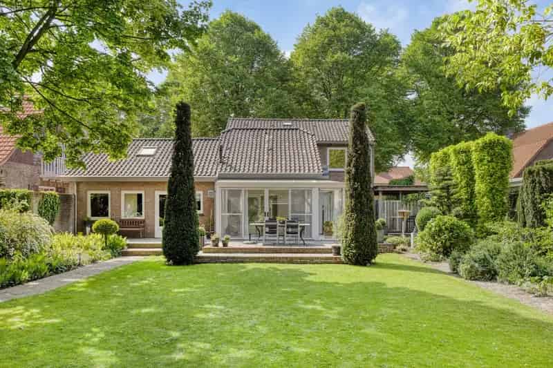 Huis te koop Geffen Dorpstraat 4 slaapkamers grote tuin