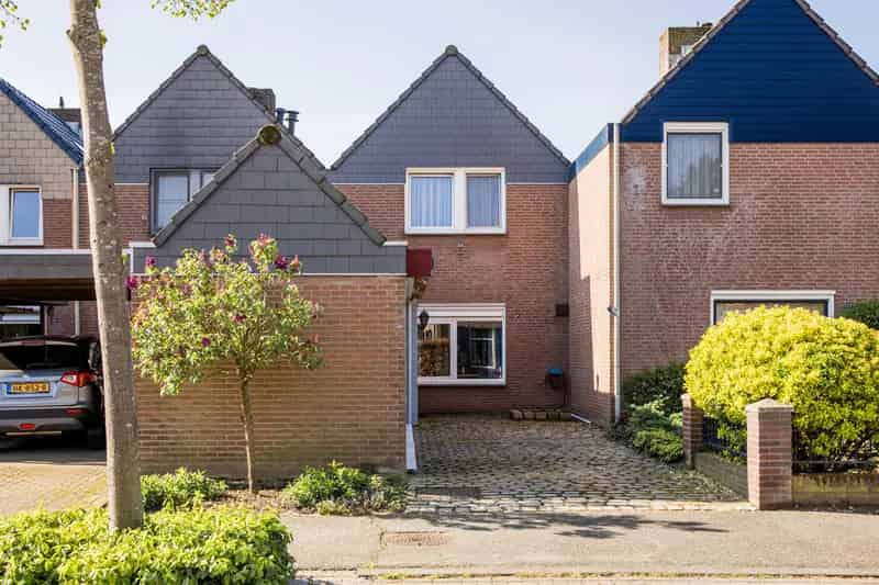 Ruime Familiewoning Leeuwen Nabij Stad